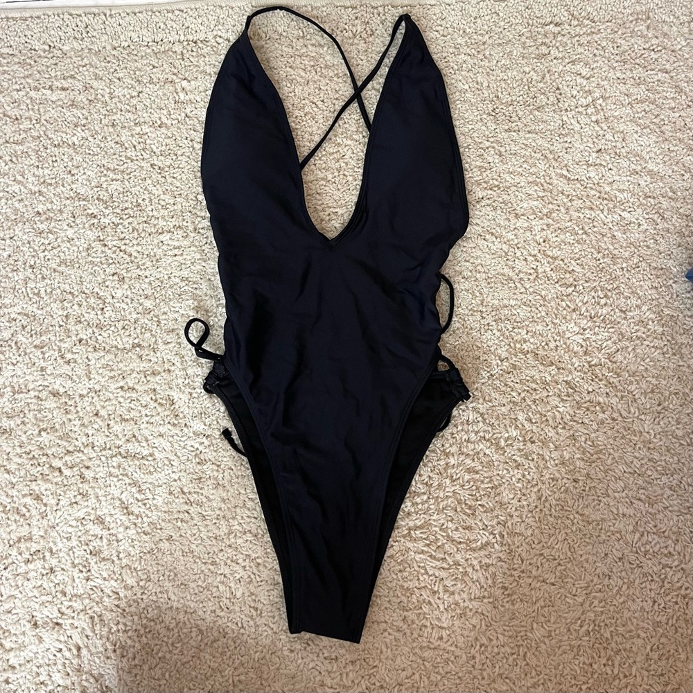 SHEIN Black One Piece Swimsuit with Plunging V-neck and Criss-Cross Straps